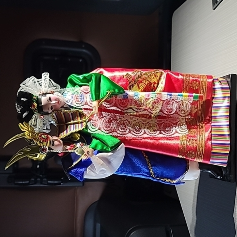 Vintage Korean Ceremonial Wedding Dolls In Traditional Attire. Good Condition